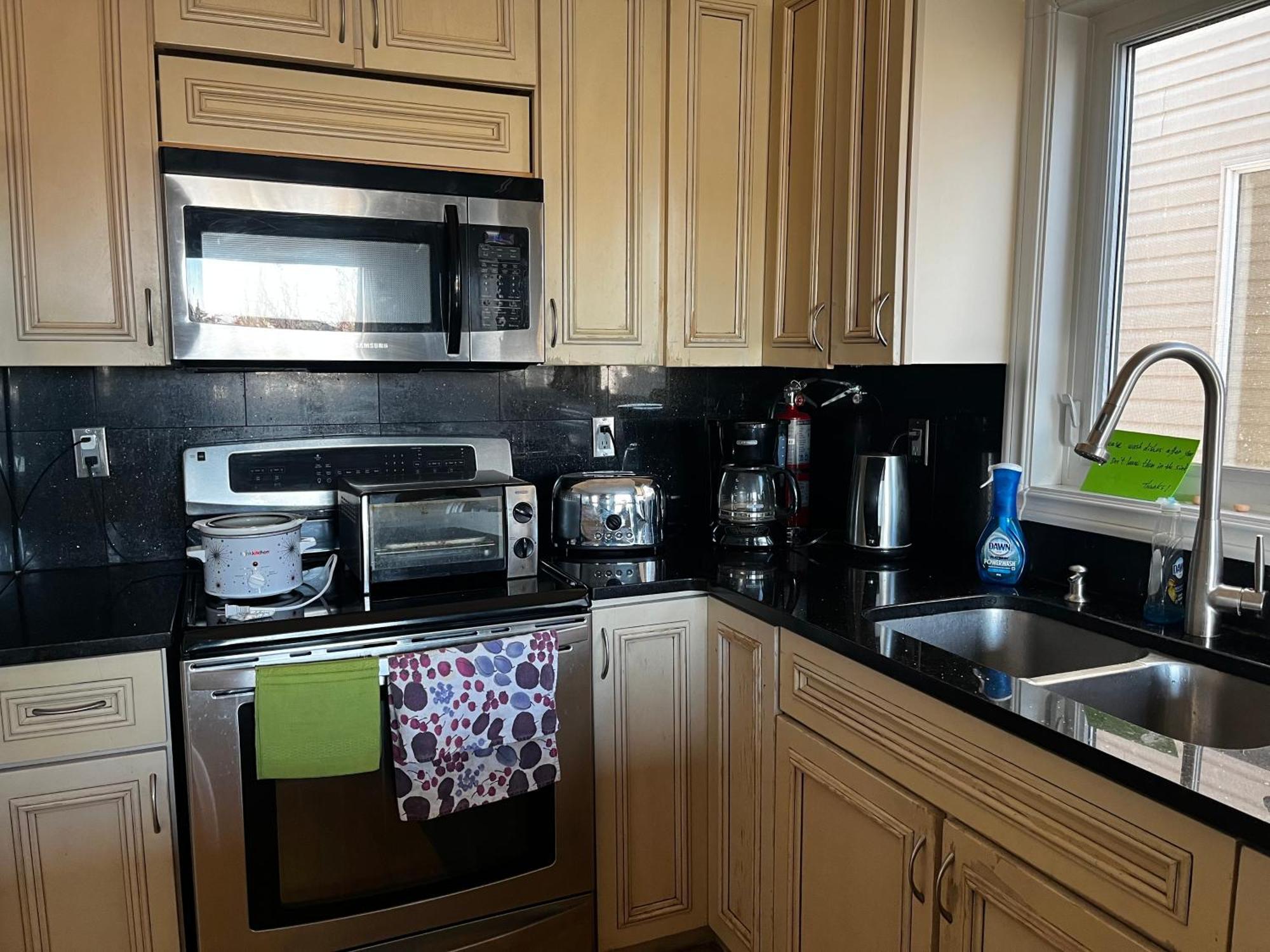 Citadel Hill Cr Community! Apartment Calgary Bagian luar foto